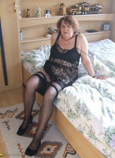 Big Mama Showing Her Body For The Cam