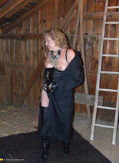 Kinky Amateur Slut Loves Bondage And Pee