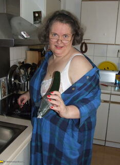Amateur Chubby Housewife Getting Nasty In The Kitchen