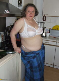 Amateur Chubby Housewife Getting Nasty In The Kitchen