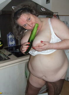 Amateur Chubby Housewife Getting Nasty In The Kitchen