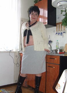 Chubby Amateur Housewife Shows It All