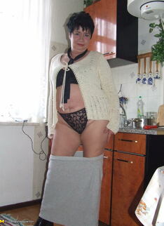Chubby Amateur Housewife Shows It All