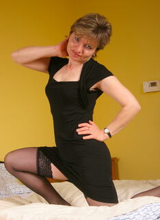 This Naughty Housewife Plays With Her Punani