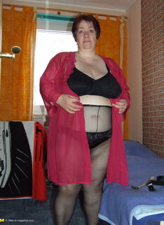 Big Mature Slut Loving Bondage