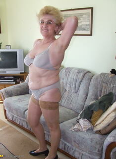 This Older Amateur Shows Us The Goods