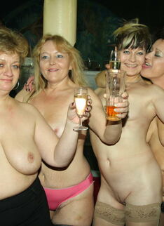 An All Women Sexparty Gangbang