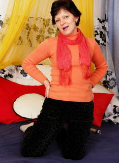 This Hot Hairy Housewife Loves To Play With Herself