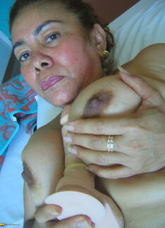 Kinky Mature Slut Loves Showing Her Hot Body