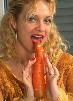This Horny Housewife Really Loves Her Vegetables