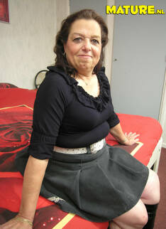 Mature Housewife Having Dildo Fun