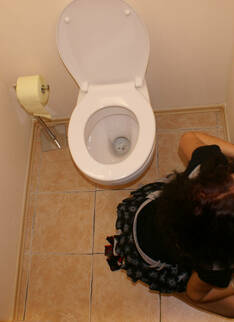 Milf Taking The Gloryhole In Use