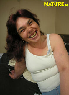 Chunky Mature Chick Showing Her Full Body