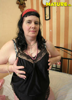 This Full And Mature Nympho Is Proud To Show Her Body