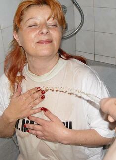 Horny Housewife Playing With A Banana And Getting Piss