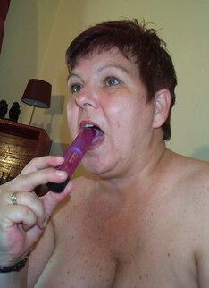 Chunky Mature Slut Showing Her Stuff