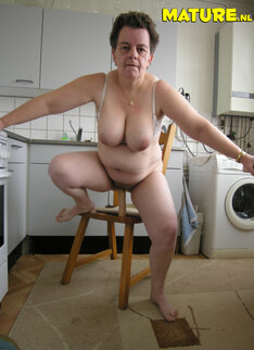 Mature Amateur Housewife Shows Off Her Knockers And Snatch
