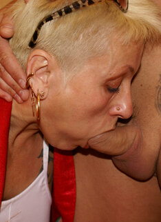 She Sucks, Licks Ass And Takes Cum On The Crapper