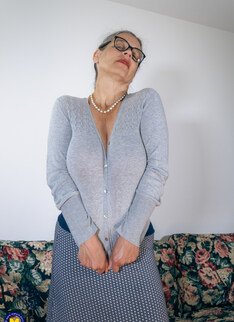 Mature.nl - Busty Tina loves to play with her big tits and her hairy pussy