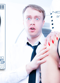Mature.nl - The big juicy mature pussylips from Nicole DuPapillon need cock!