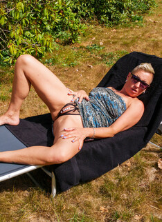 Mature.nl - Mandy Mystery is a German kinky MILF that loves to masturbate in public