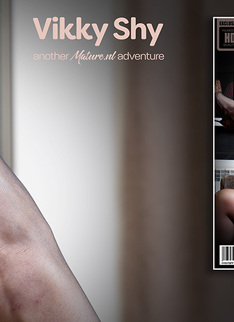 Mature.nl - Spying on my masturbating hot mature neighbour