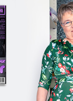 Mature.nl - Granny neighbour voyeur - Grandma Petra is getting a surprise visit