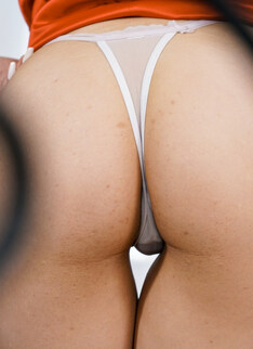 Mature.nl - 22 year old babe having a sexdate with a 60 year old grandpa