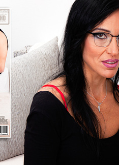 Mature.nl - Hot MILF Sofi works out with her strapping stepson