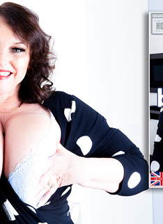 Mature.nl - Naturally big breasted Carol Brown shows off her beautiful dress, and then some...
