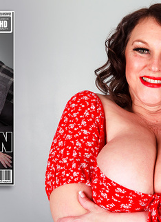 Mature.nl - Milf Carol Brown with her huge breasts is back for a naughty tale