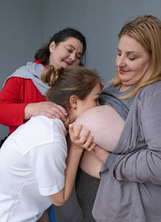 Mature.nl - The BBW evil stepmoms Jana and Edina are back to teach hot young Maya a very special lesson!