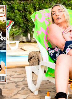 Mature.nl - Hot Milf Sandy Big Boobs Fucks a Stranger by The Pool