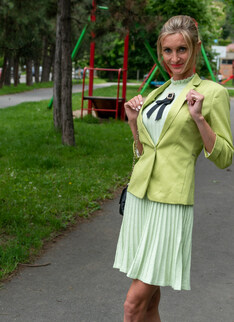 Mature.nl - Skinny Long legged MILF Mazzy Leggz is showing all