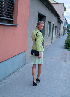 Mature.nl - Skinny Long legged MILF Mazzy Leggz is showing all