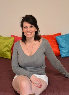 Mature.nl - Squirting mom Clarisse loves to get some hard anal sex