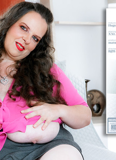 Mature.nl - Mature XXL Lady is a hug natural tits Czech cougar who loves to play with her unshaved pussy