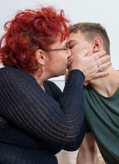 Mature.nl - Facesitting big ass stepmom Luna seduces her stepson to hardcore fuck her and eat her ass!