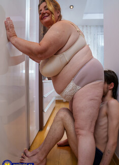 Jana the BBW facesitting granny