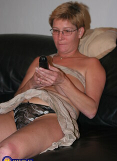 45 year old Masturbating German housewife Uschi masturbates during our naughty interview