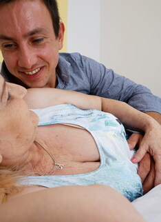 Young Roberto gets steamy with Granny MaireAnn