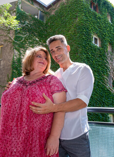 Huge breasted mature BBW is getting a younger cock to hanbdle