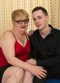 Curvy mature slut getting fucked by a toyboy