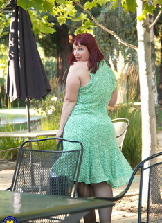 Mature lady with a luscious big butt getting very frisky