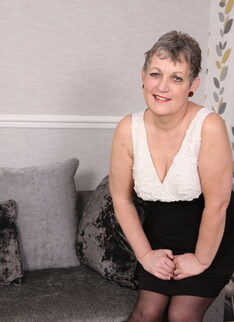 Naughty older lady playing with her pussy