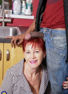 Naughty mature lsut getting a black hammer to work with