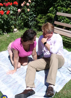 Big breasted Eva Jayne having fun in the garden