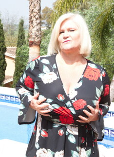 Big breasted Lacey Starr is playing with her pussy in the sun