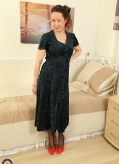 Horny British housewife Josie playing with her hairy pussy