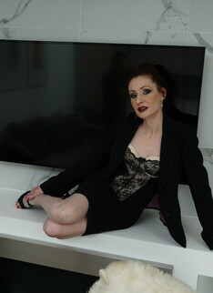 This housewife loves to fool around with her toy boy